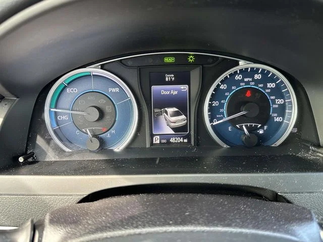 Used 2017 Gray Toyota LE image 24