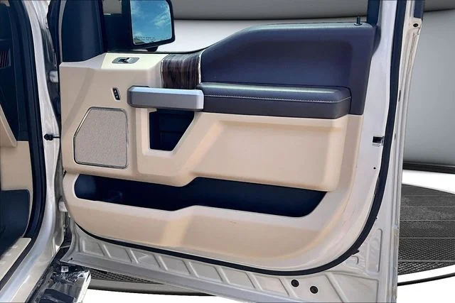 Used 2018 White Gold Ford Lariat image 27