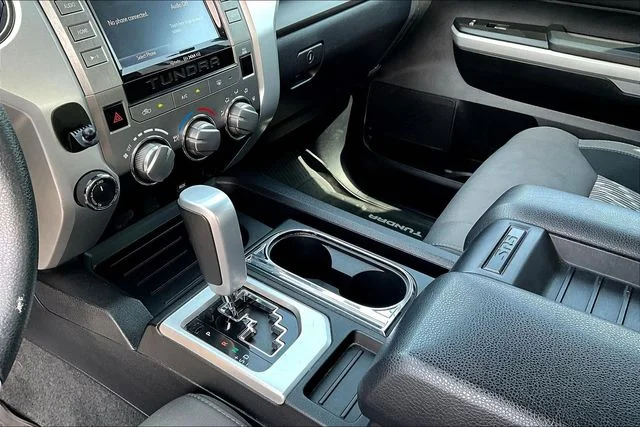 Used 2018 White Toyota SR5 image 18