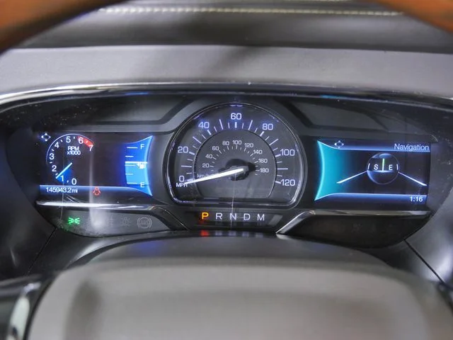 Used 2015 Brown Lincoln Base image 28