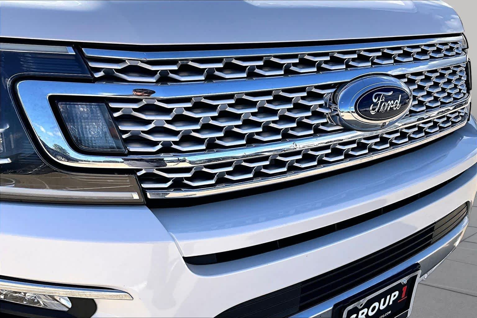 Used 2019 White Platinum Metallic Tri-Coat Ford Platinum image 29