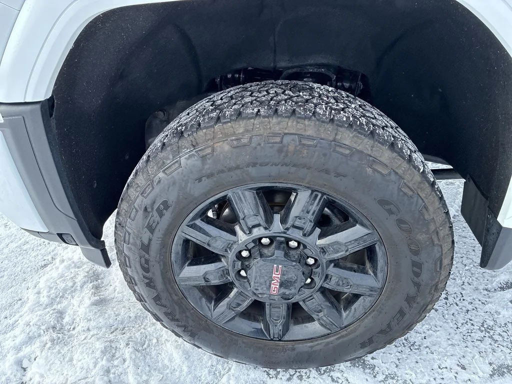 Used 2024 White GMC AT4 image 10