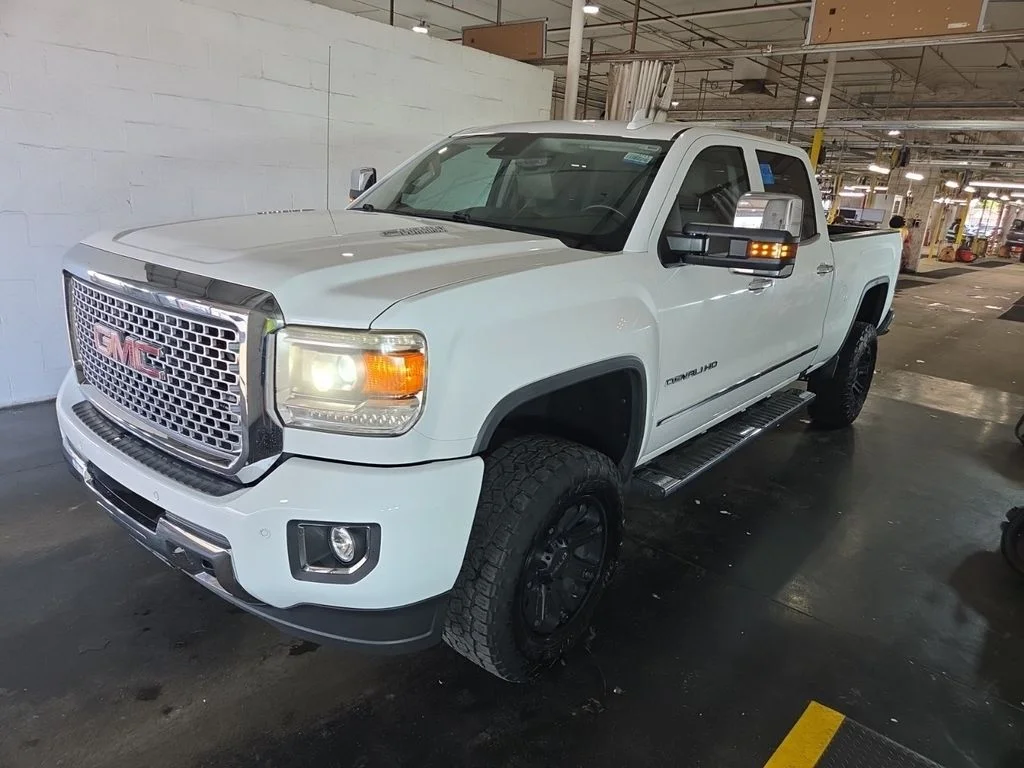 Used 2016 White GMC Denali image 4
