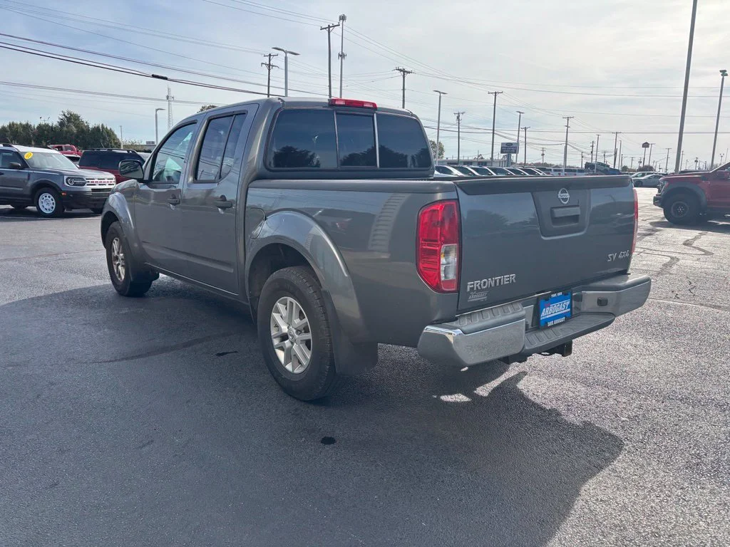Used 2018 Gray Nissan SV image 7