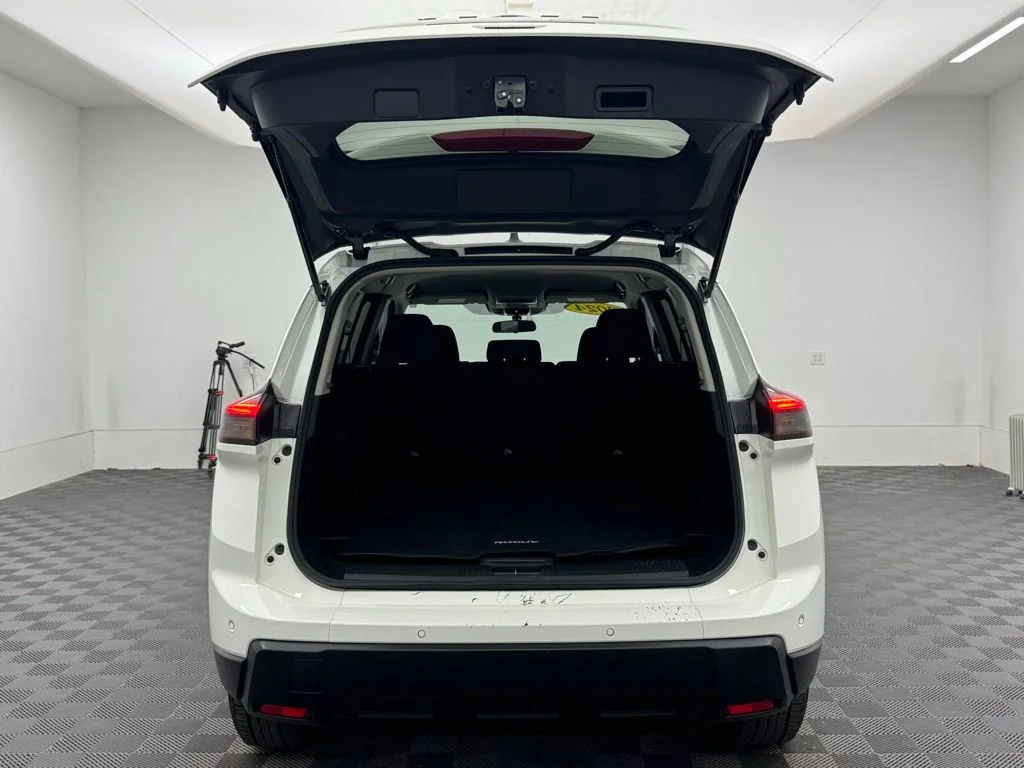 Used 2024 Glacier White Nissan S image 8