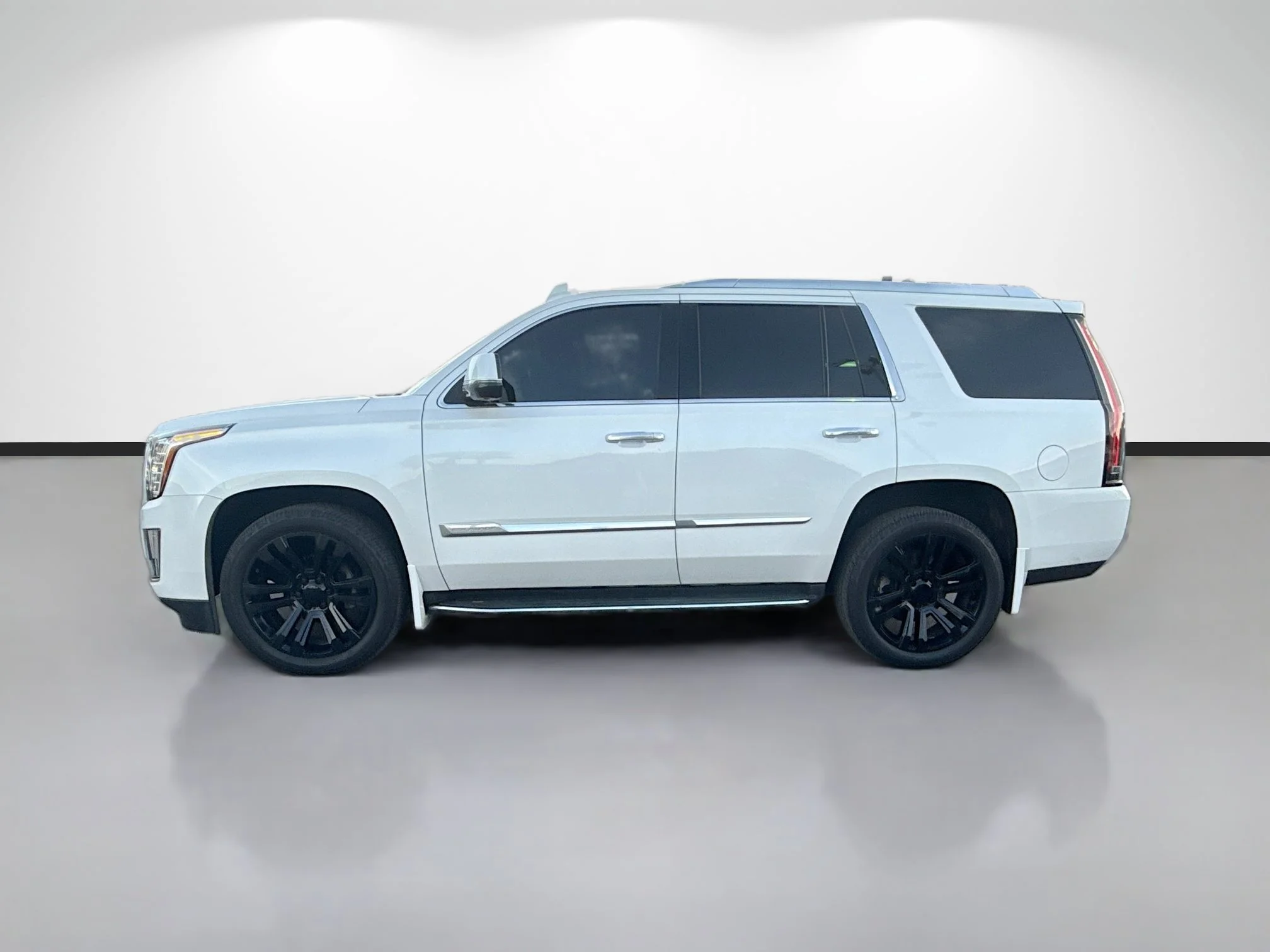 Used 2016 Crystal White Tricoat Cadillac Luxury Collection image 6