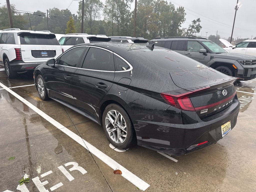 Used 2023 Black Hyundai SEL image 4