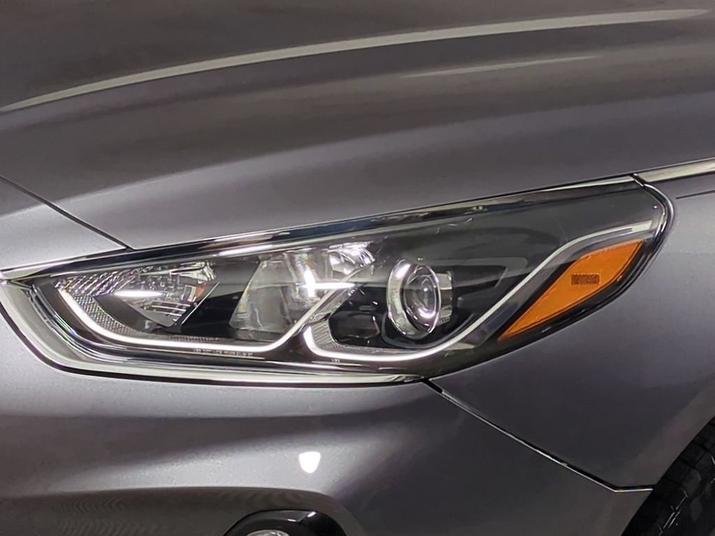 Used 2019 Gray Hyundai SE image 10