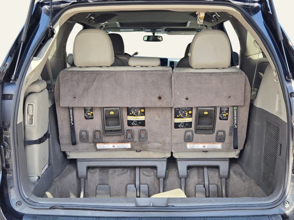 Used 2015 Black Toyota XLE image 13