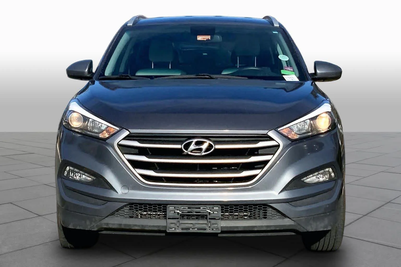 Used 2018 Coliseum Gray Hyundai SEL image 4