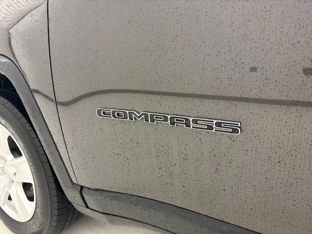 Used 2022 Gray Jeep Latitude image 22