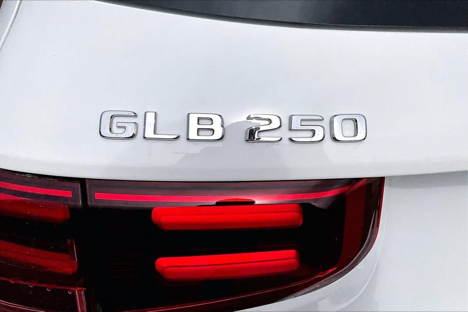 New 2026 Polar White Mercedes-Benz GLB 250 image 7