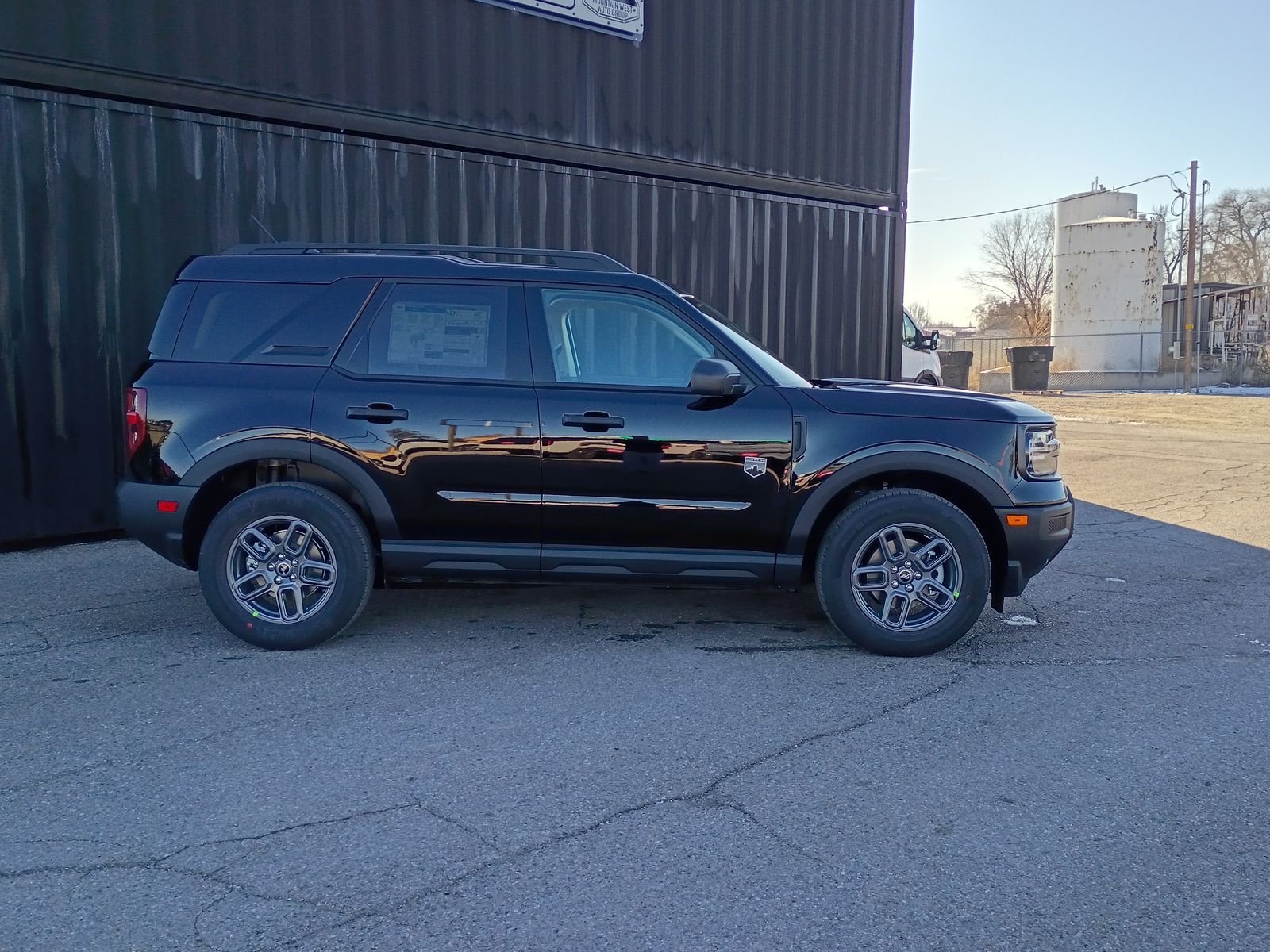 View vehicle photo 7
