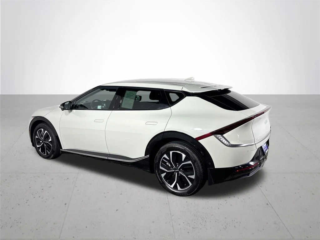 Used 2023 White Kia Wind image 8