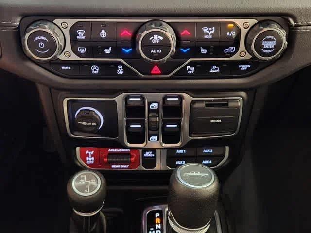 Used 2024 Black Clearcoat Jeep Mojave X image 18
