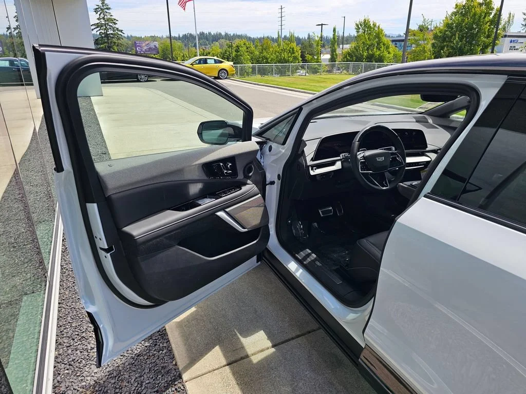 New 2026 Vibrant White Tricoat Cadillac Sport image 18