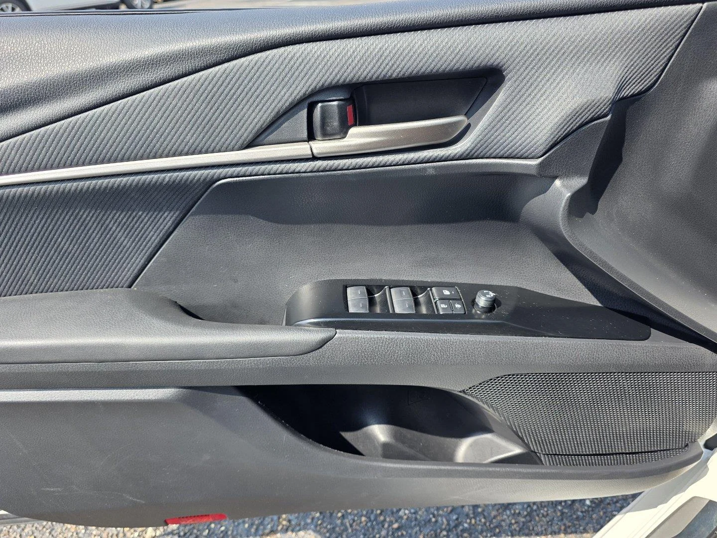 Used 2025 Ice Cap Toyota SE image 25