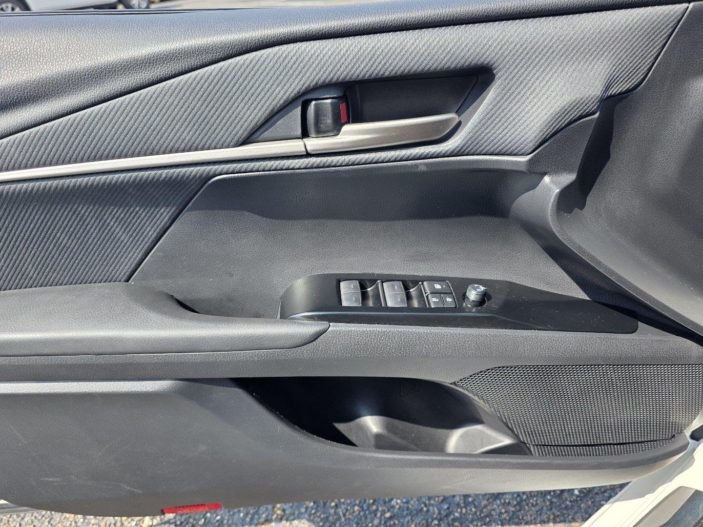 Used 2025 Ice Cap Toyota SE image 25