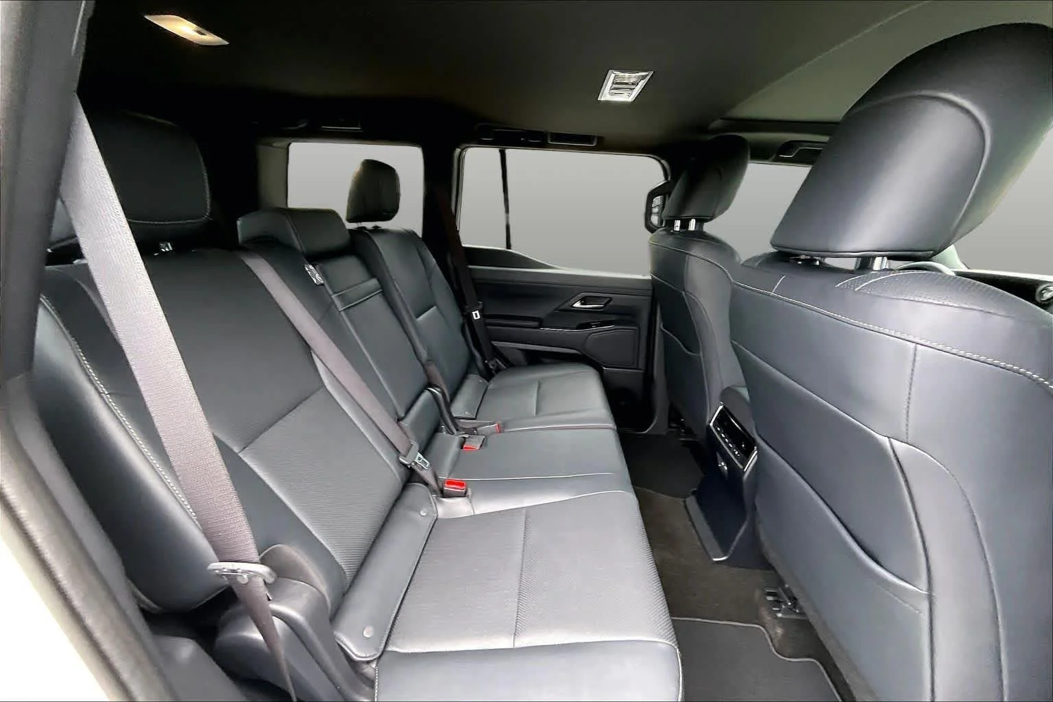 Used 2025 Eminent White Pearl Lexus Premium image 20