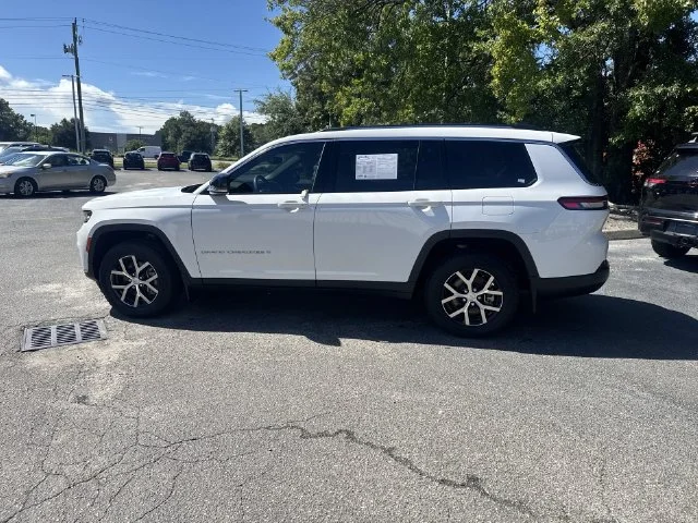 Used 2023 White Jeep Limited image 8