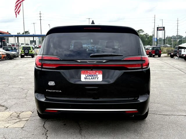 New 2027 Diamond Black Crystal Pearl-Coat Exterior Paint Chrysler Select image 8