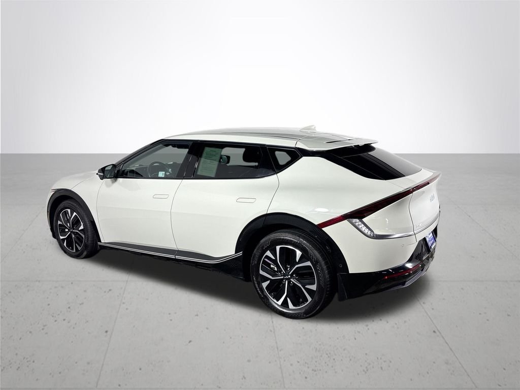 Used 2023 White Kia Wind image 8
