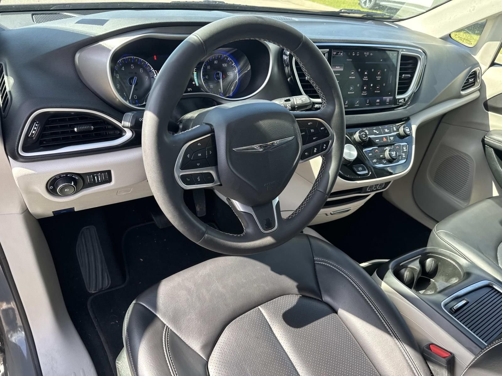 2023 Chrysler Pacifica Touring L - Photo 19