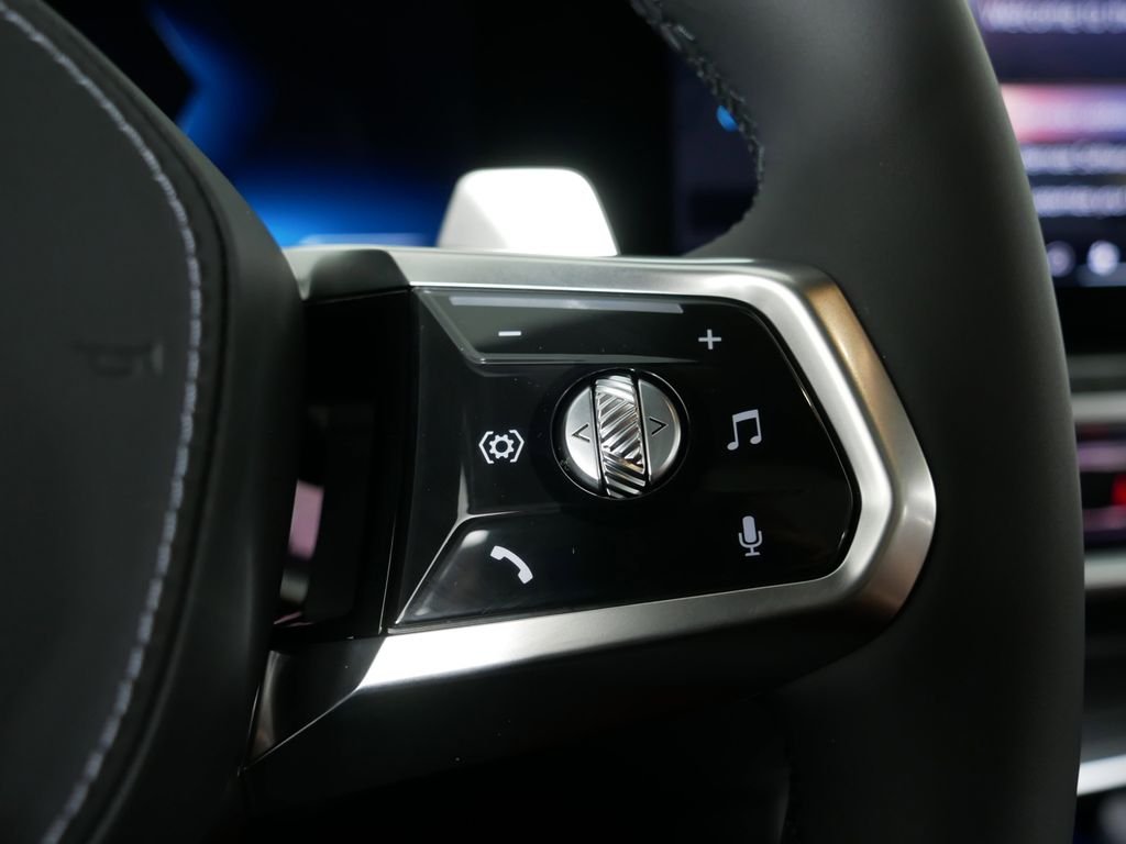 2025 BMW 7 Series 750e - Photo 37