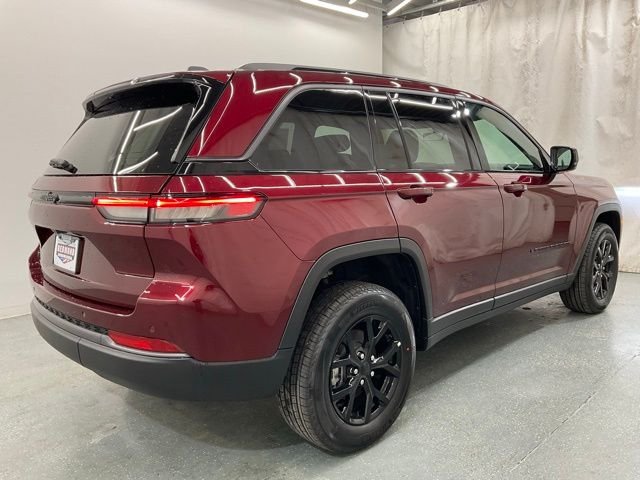 New 2026 Velvet Red Pearl-Coat Exterior Paint Jeep Laredo Altitude image 7