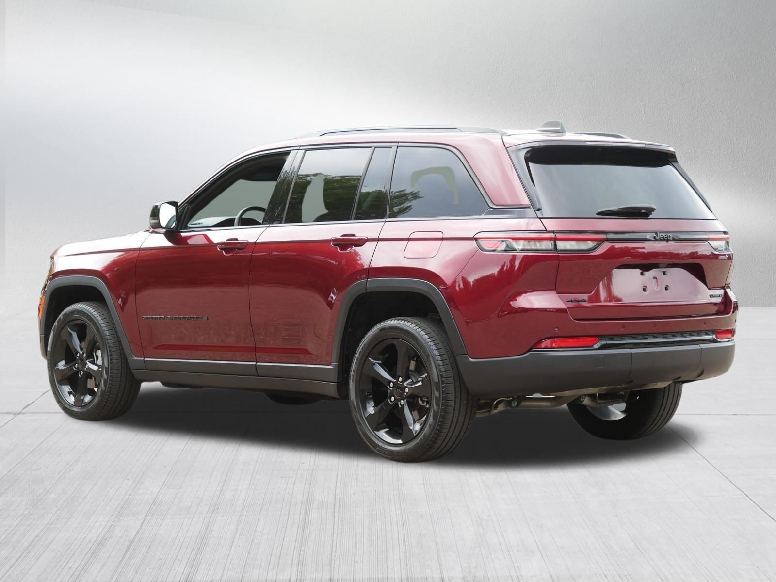Used 2024 Velvet Red Pearlcoat Jeep Limited image 5