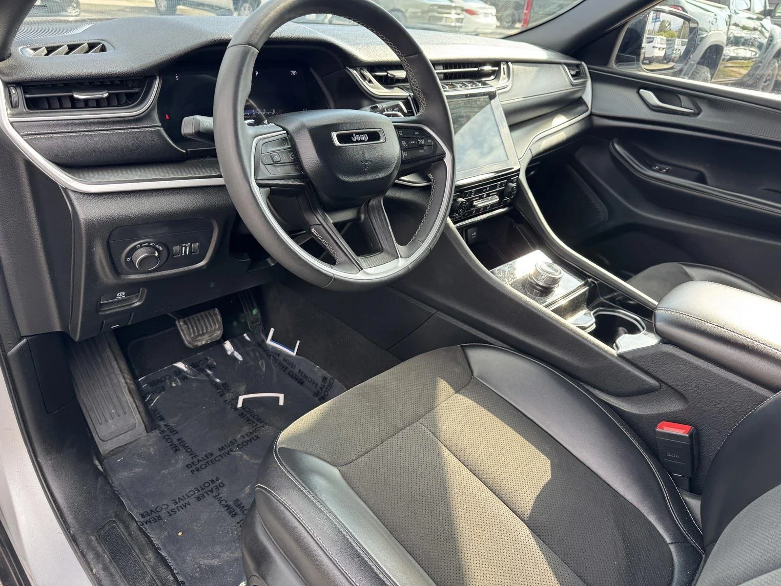 Used 2023 Silver Zynith Jeep Altitude image 17