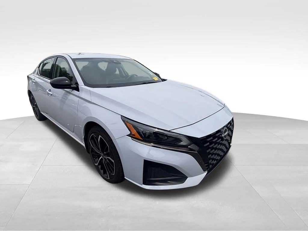 Used 2024 Gray Nissan 2.5 SR image 9