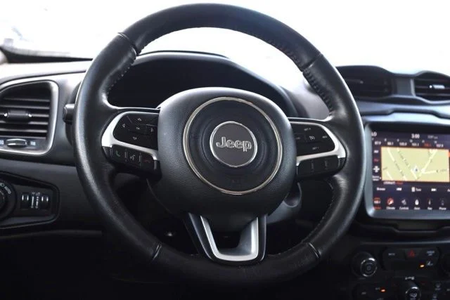 Used 2023 White Jeep Latitude image 18