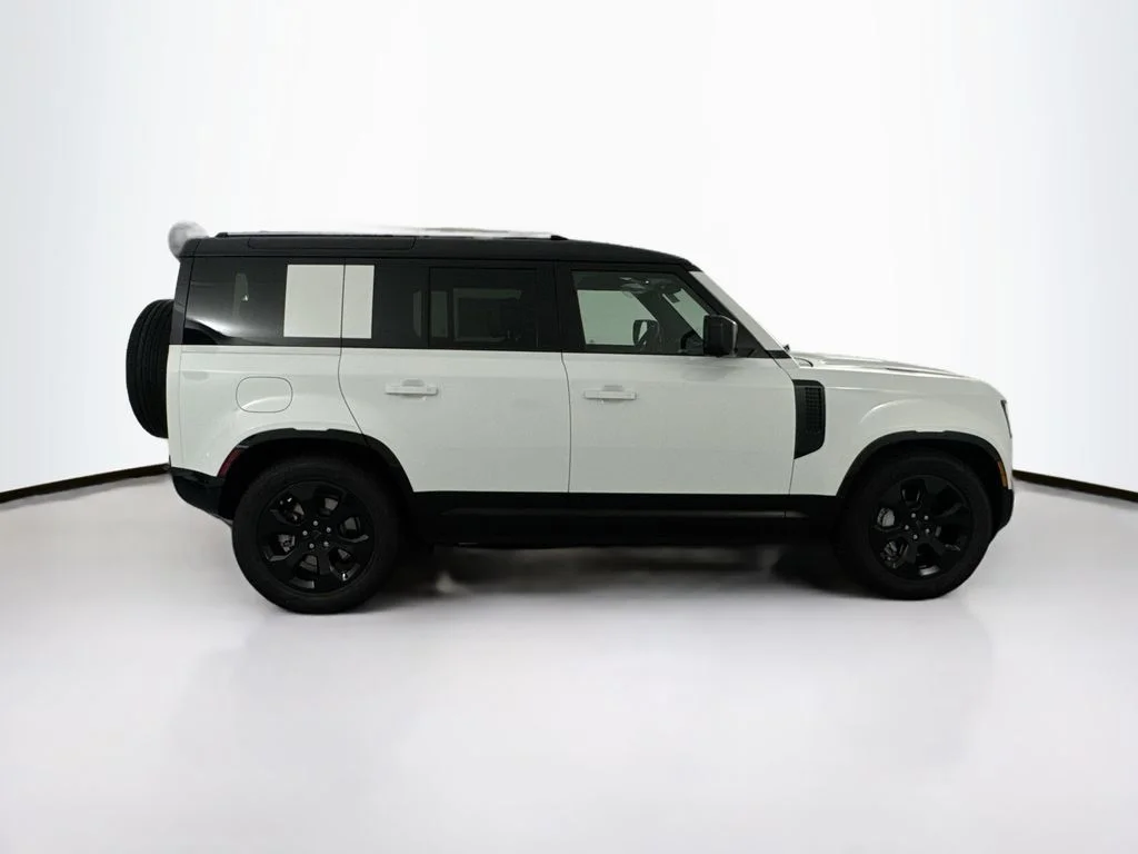 New 2026 Fuji White Land Rover X-Dynamic SE image 4