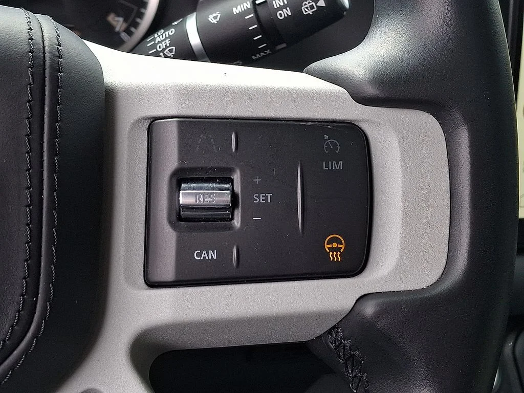 Certified Used 2023 Yulong White Metallic Land Rover X-Dynamic SE image 17