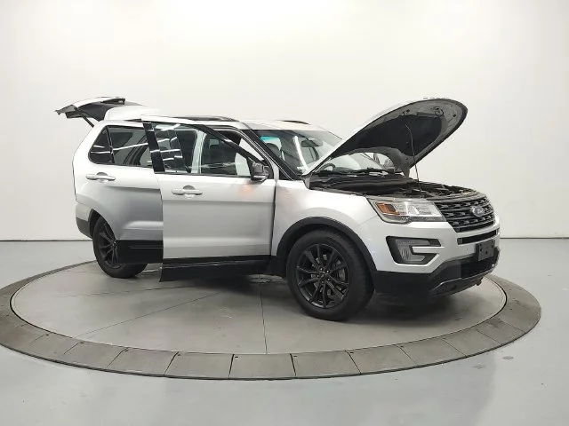 Used 2017 Ingot Silver Metallic Ford XLT image 10