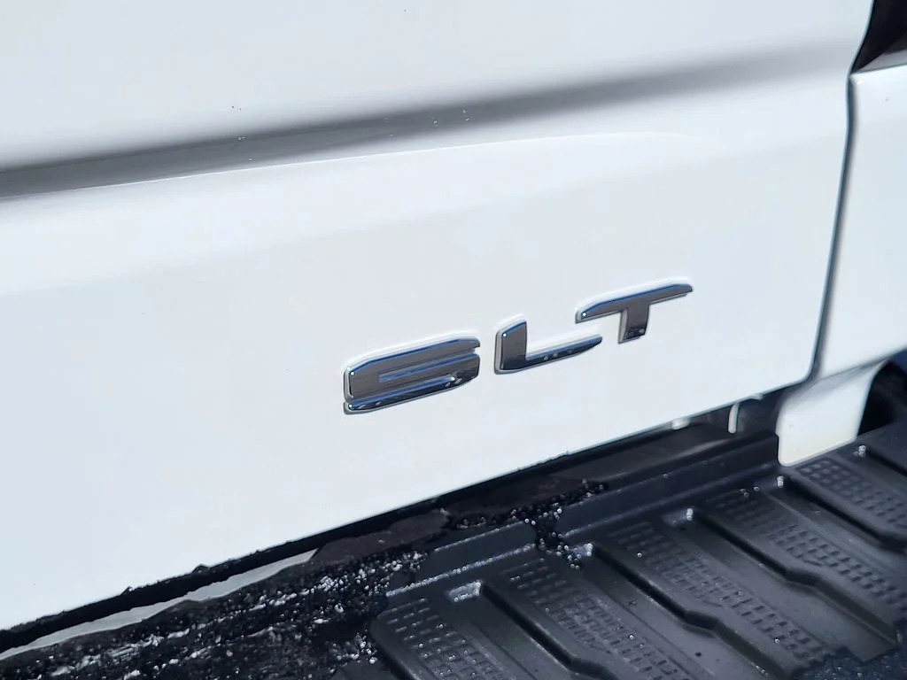 Used 2025 Summit White GMC SLT image 9