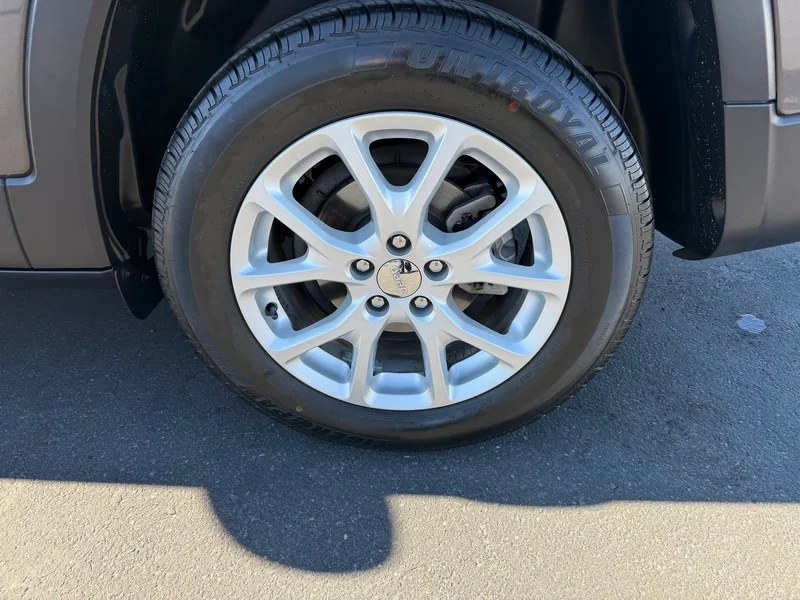 Used 2017 Granite Crystal M Jeep Latitude image 31