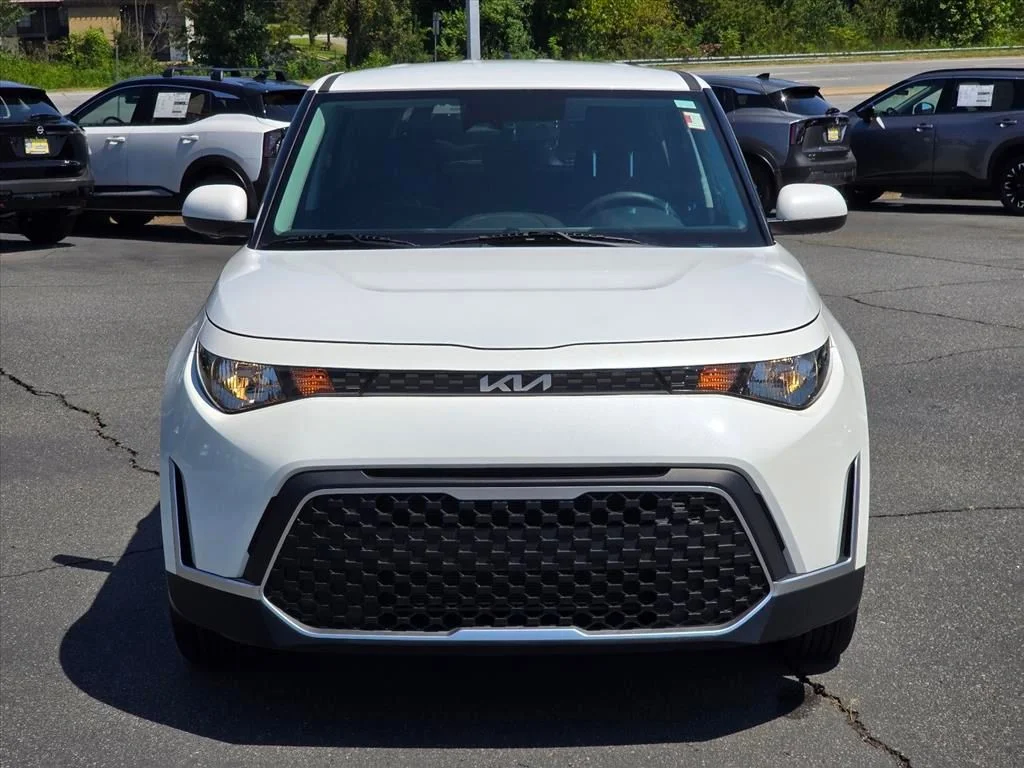 Used 2024 White Kia LX image 22