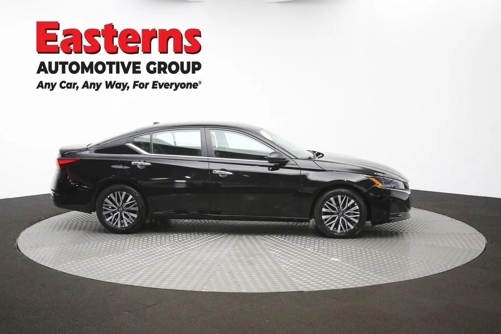 Used 2025 Black Nissan 2.5 SV image 43