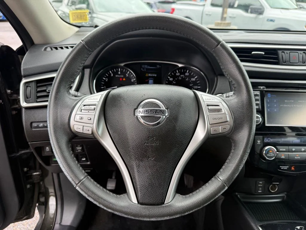 Used 2015 Black Nissan SL image 10