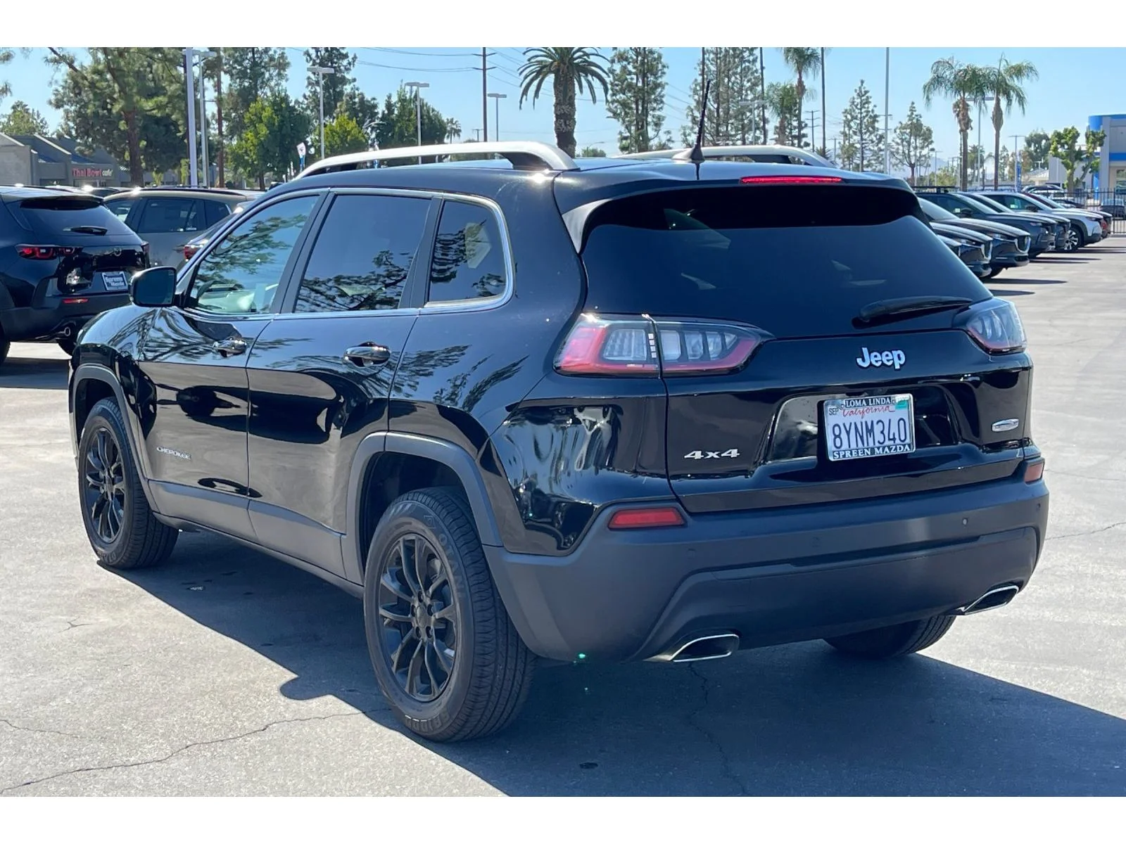 Used 2021 Diamond Black Crystal Pearlcoat Jeep Latitude Lux image 4