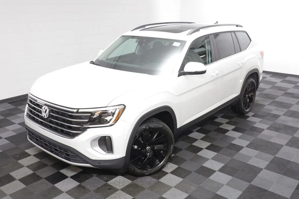 New 2026 Opal White Volkswagen SE w/Technology image 2
