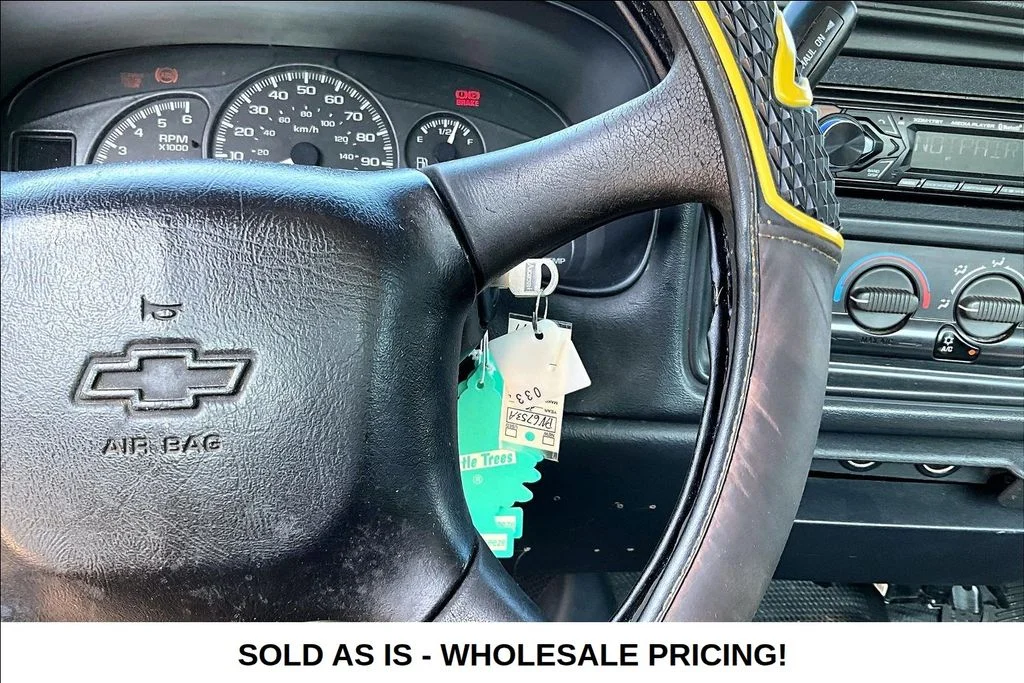 Used 2002 White Chevrolet Base image 12