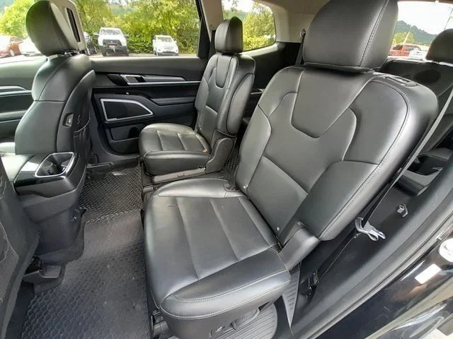 Used 2021 Black Kia S image 40