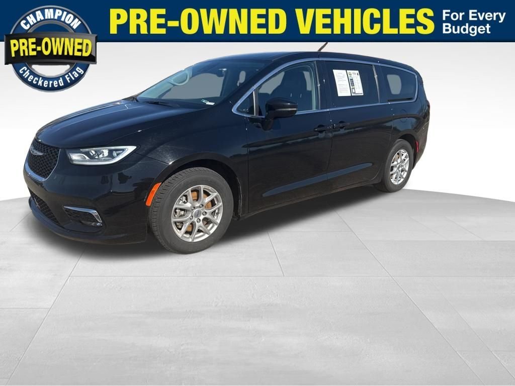 2024 Chrysler Pacifica Touring L's photo