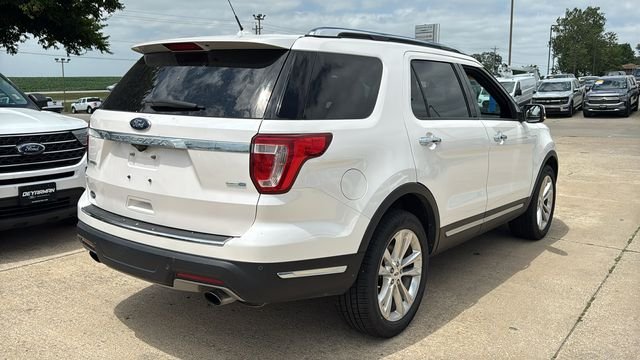 Used 2018 White Ford Limited image 16