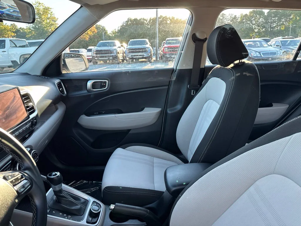 Used 2021 White Hyundai SEL image 4
