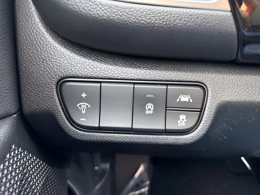Used 2023 White Kia EX image 25