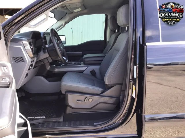 Used 2024 Black Ford XLT image 9